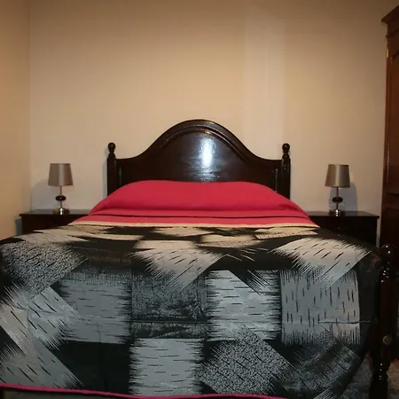 Salvador House I * Nazare