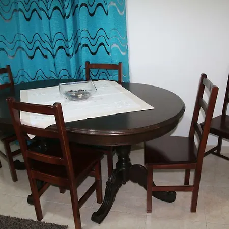 Salvador House I Nazare